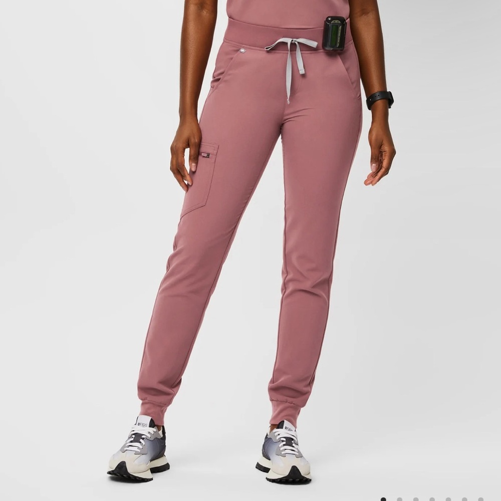Zamora jogger scrub pants in mauve